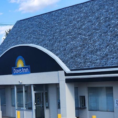 Days Inn By Wyndham Франкфорт Экстерьер фото