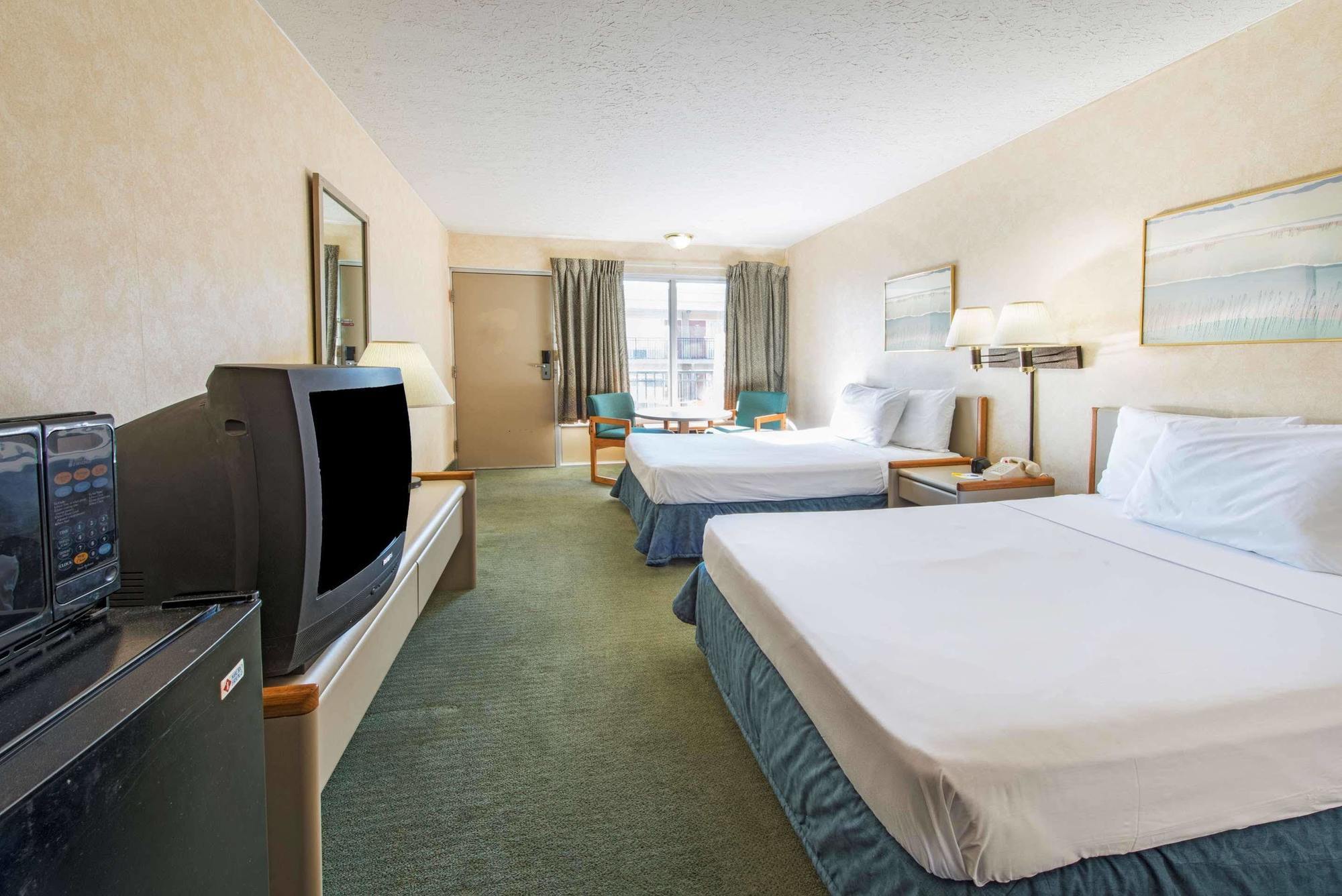 Days Inn By Wyndham Франкфорт Экстерьер фото
